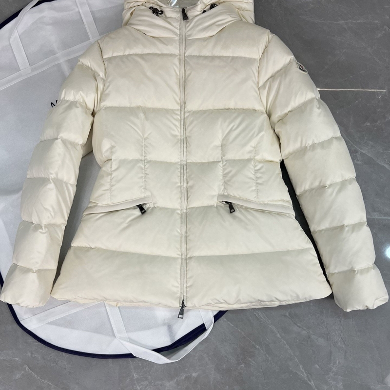 G*u*i down coat